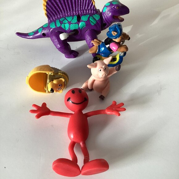 An Assortment Random Small Toys - Picture 2 of 4